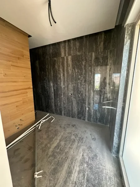 Tirane, jepet me qera zyre Kati 3, 250 m² 2.500 € (Kompleksi Delijorgji)