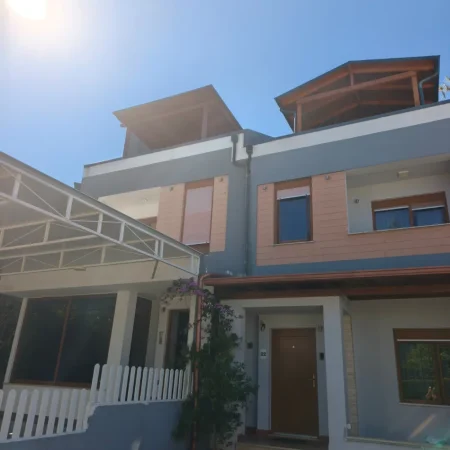 Tirane, jepet me qera Vile , 200 m² 1.700 € (Colombo 2 Teg)