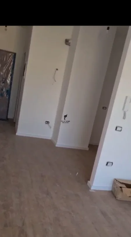 Tirane, jepet me qera zyre Kati 4, 100 m² 900 € (RRUGA E BARRIKADAVE)