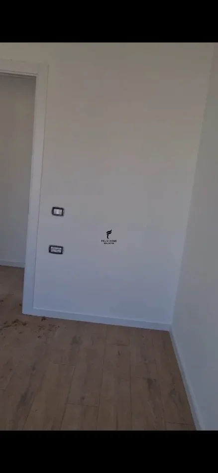 Tirane, jepet me qera zyre Kati 4, 100 m² 900 € (RRUGA E BARRIKADAVE)
