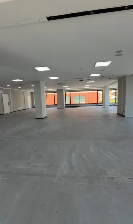 Tirane, jepet me qera ambjent biznesi Kati 1, 330 m² 5.280 € (kompleksi delijorgji)