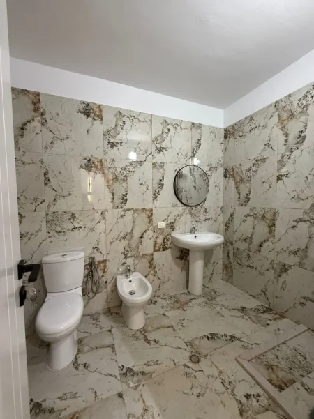 Durres, shitet apartament 1+1+Ballkon Kati 2, 73 m² 