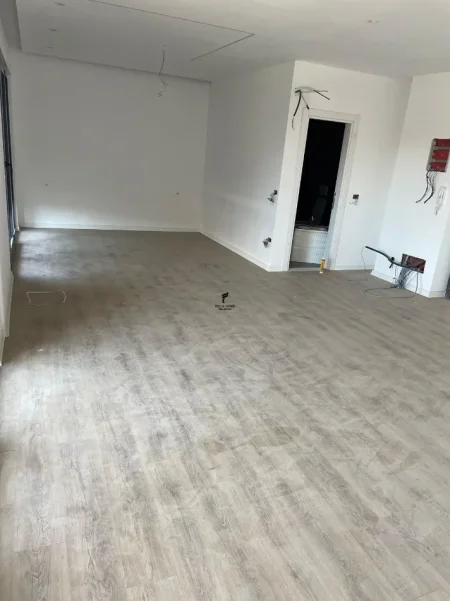 Tirane, jepet me qera zyre Kati 1, 72 m² 850 € (JORDAN MISJA)