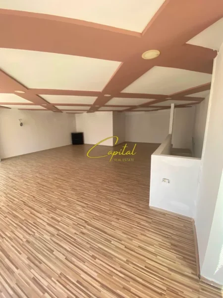 Tirane, jepet me qera dyqan Kati 0, 130m² 1.000 € (21 DHJETORI)