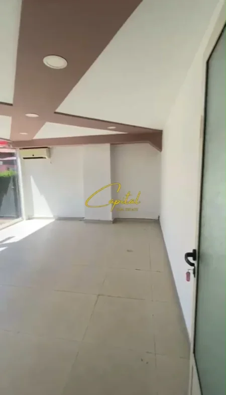 Tirane, jepet me qera dyqan Kati 0, 130m² 1.000 € (21 DHJETORI)