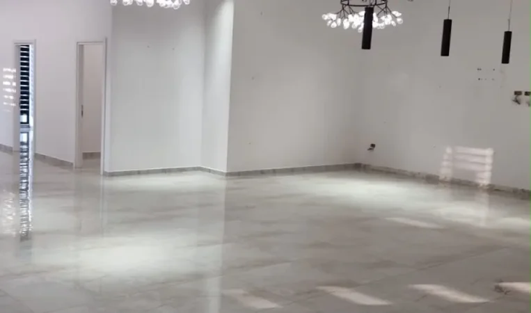 Tirane, jap me qera ambjent biznesi Kati 1, 230 m² 3.200 € (Farmacia 10)
