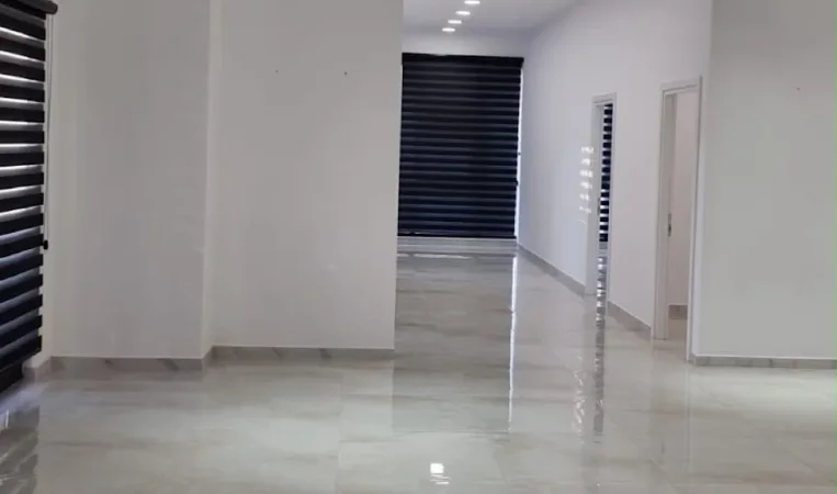 Tirane, jap me qera ambjent biznesi Kati 1, 230 m² 3.200 € (Farmacia 10)