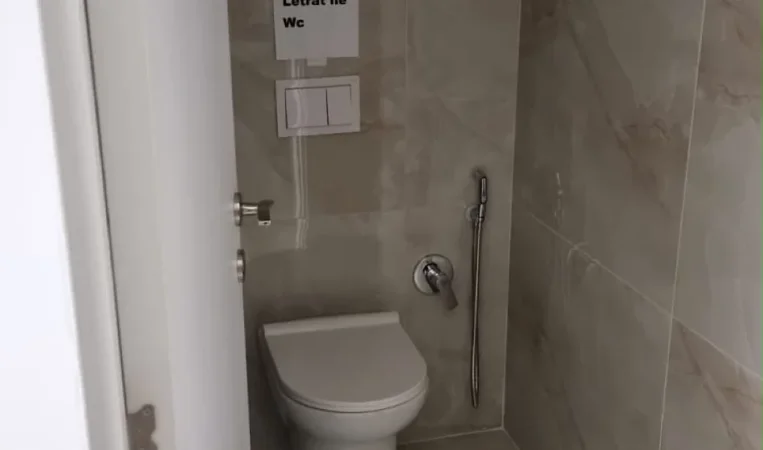 Tirane, jap me qera ambjent biznesi Kati 1, 230 m² 3.200 € (Farmacia 10)