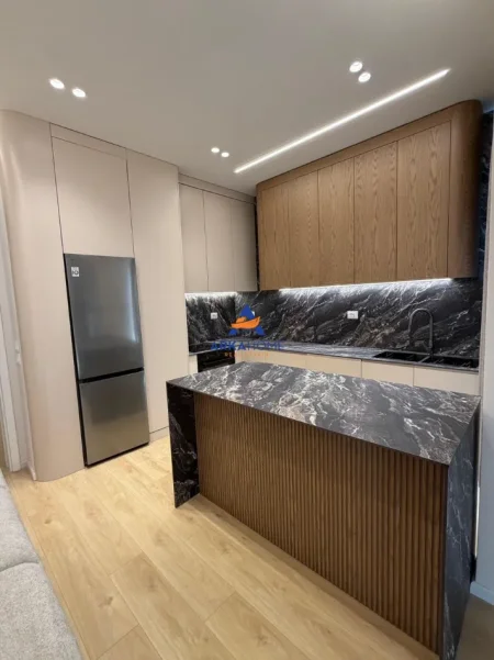 Tirane, shitet Vile 3+1 Kati 3, 196 m² 500.000 € 