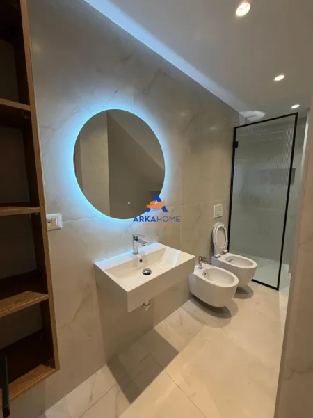 Tirane, shitet Vile 3+1 Kati 3, 196 m² 500.000 € 