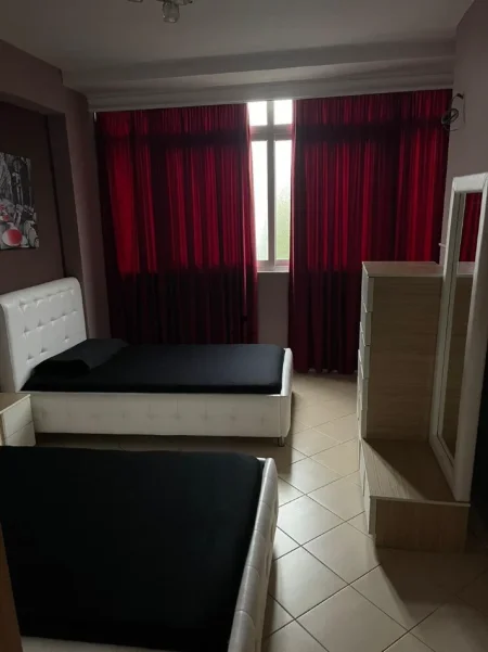 Tirane, jepet me qera apartament 1+1 Kati 2, 65 m² 500 € (KOMUNA E PARISIT)