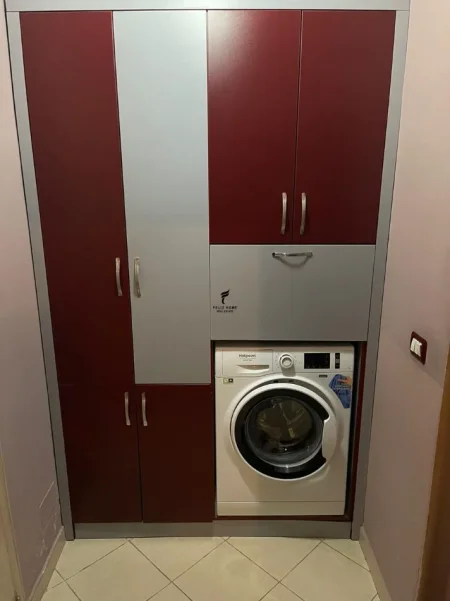 Tirane, jepet me qera apartament 1+1 Kati 2, 65 m² 500 € (KOMUNA E PARISIT)