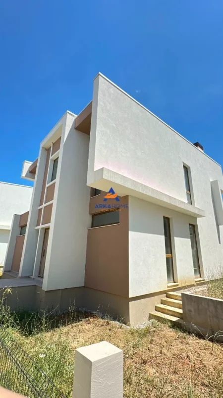 Tirane, shitet Vile 3+1 Kati 2, 334 m² 701.400 € (LUNDER)
