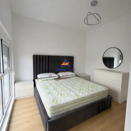 Tirane, jepet me qera apartament 1+1+Ballkon Kati 4, 60 m² 535 € 
