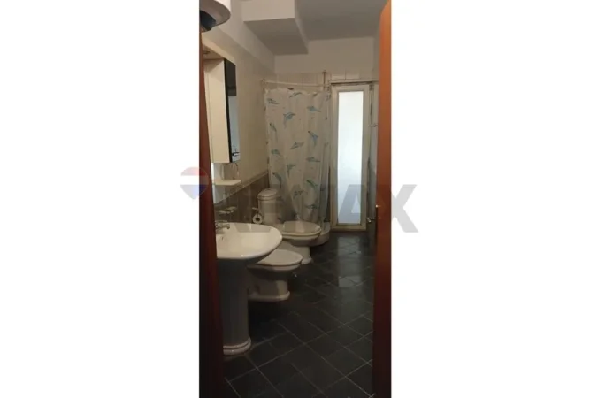 Shqiperi, jepet me qera 1+1 , 62 m² 501 € (Kopshi Botanik)