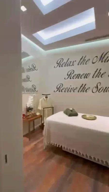 Tirane, jepet me qera ambjent biznesi , 140 m² 2.000 € (PRANË STACIONIT TË TRENIT)