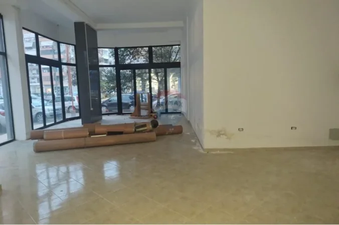 Tirane, jepet me qera Kati 1, 86 m² 1.200 € (Astir)