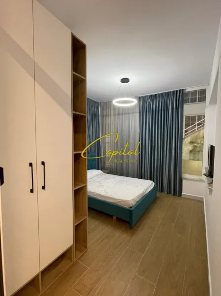 Tirane, jepet me qera apartament 2+1 Kati 2, 75 m² 550 € (FRESKU)