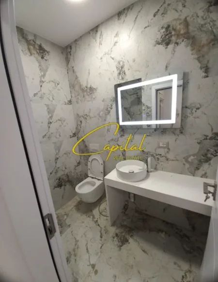 Tirane, jepet me qera apartament 2+1 Kati 2, 75 m² 550 € (FRESKU)