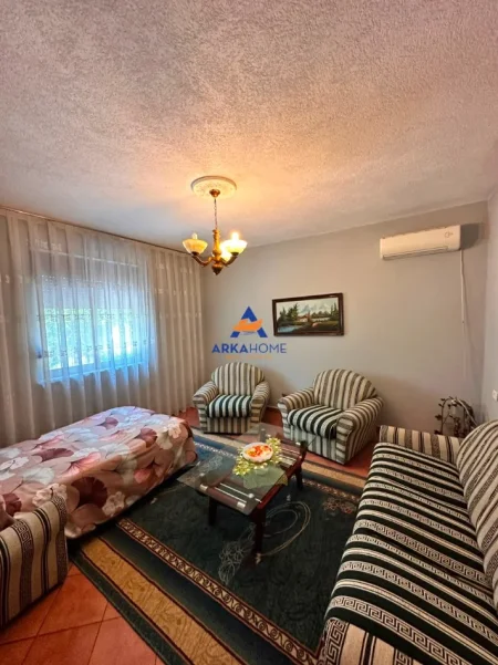 Tirane, shitet shtepi 3+1 Kati 0, 1.300 m² 260.000 € 