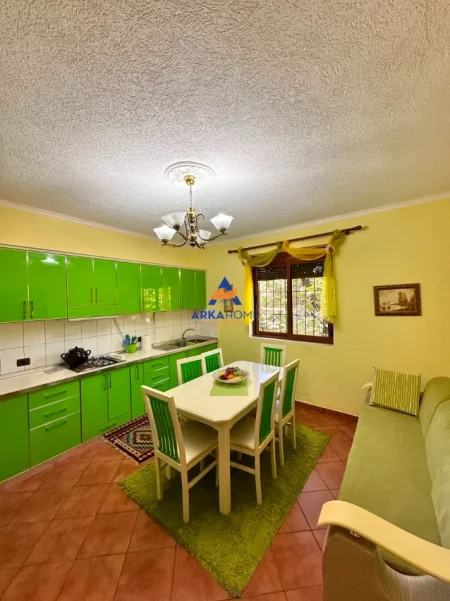 Tirane, shitet shtepi 3+1 Kati 0, 1.300 m² 260.000 € 