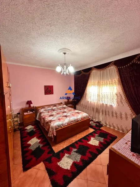 Tirane, shitet shtepi 3+1 Kati 0, 1.300 m² 260.000 € 