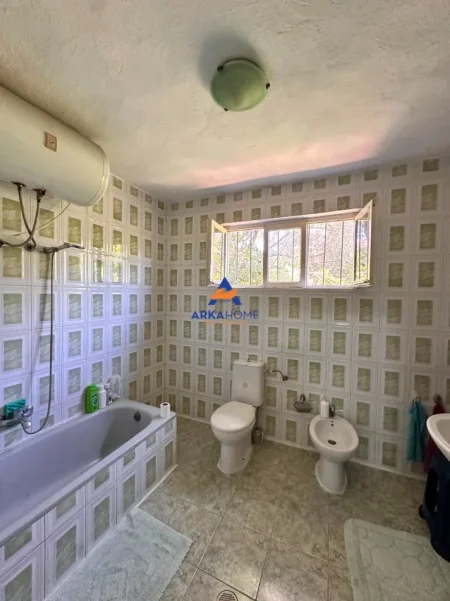 Tirane, shitet shtepi 3+1 Kati 0, 1.300 m² 260.000 € 