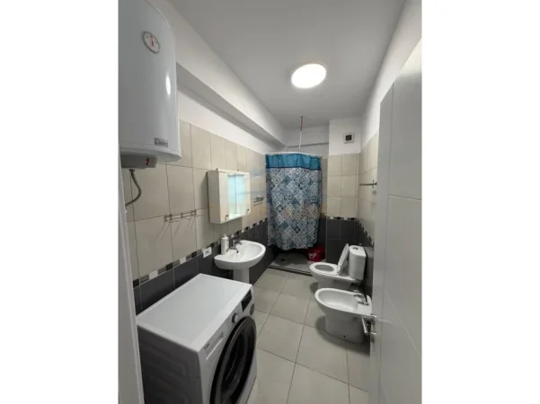 Tirane, jepet me qera apartament 2+1 Kati 5, 88 m² 600 € (GOLDEN PARK , SPITALI AMERIKAN 3)