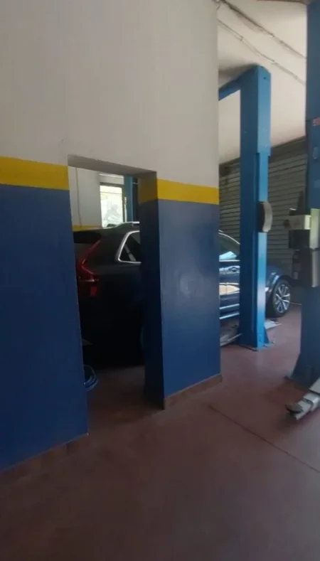 Tirane, jepet me qera ambjent biznesi Kati 1, 120 m² 1700 € (Zogu i Zi)