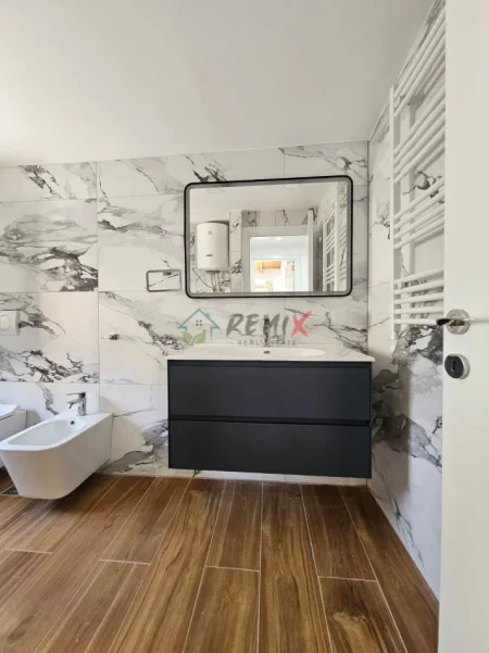 Durres, jepet me qera apartament 2+1+Ballkon Kati 2, 100 m² 600 € (Durres 2 Gjelat)