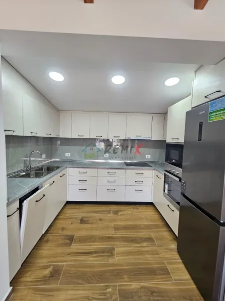 Durres, jepet me qera apartament 2+1+Ballkon Kati 2, 100 m² 600 € (Durres 2 Gjelat)