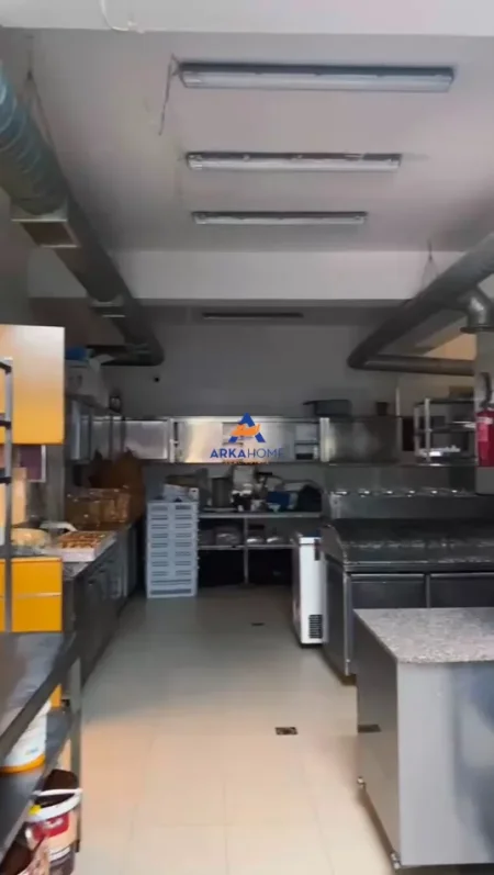 Tirane, shitet ambjent biznesi Kati 0, 222 m² 777.350 € (ish parku)