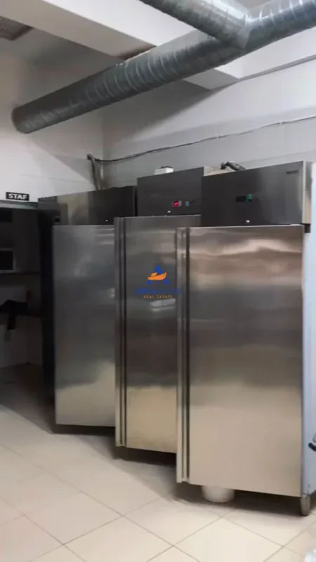Tirane, shitet ambjent biznesi Kati 0, 222 m² 777.350 € (ish parku)