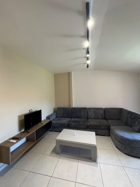 Tirane, jepet me qera apartament 1+1 Kati 3, 65 m² 400 € (Ali Demi)