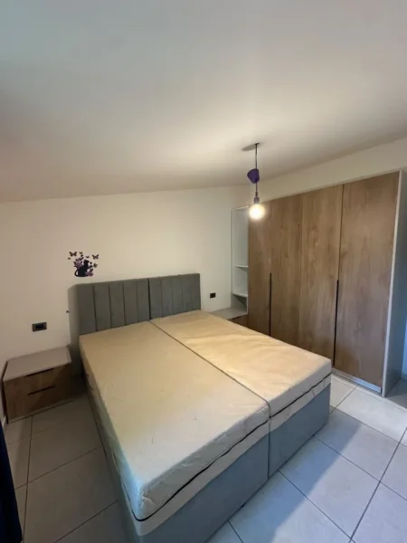 Tirane, jepet me qera apartament 1+1 Kati 3, 65 m² 400 € (Ali Demi)