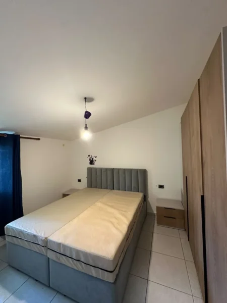 Tirane, jepet me qera apartament 1+1 Kati 3, 65 m² 400 € (Ali Demi)