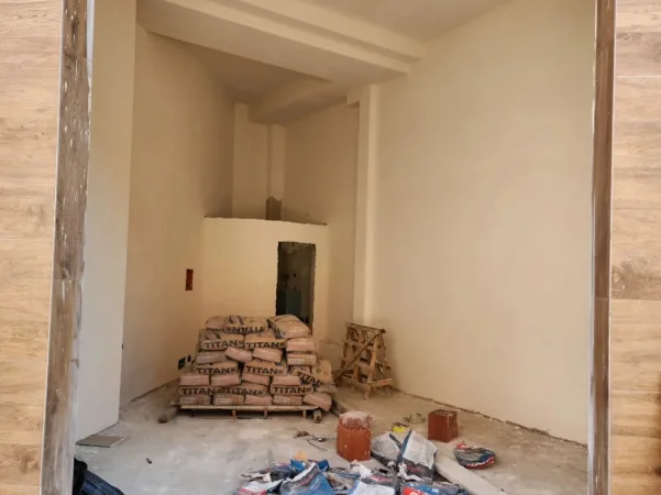 Tirane, shitet dyqan Kati 0, 32 m² 