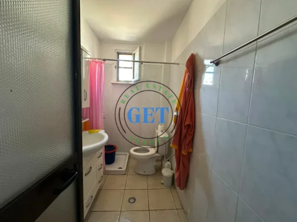 Durres, jepet me qera apartament 2+1+Ballkon Kati 3, 112 m² 450 € (plazh hekurudha)