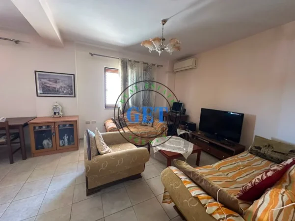 Durres, jepet me qera apartament 2+1+Ballkon Kati 3, 112 m² 450 € (plazh hekurudha)