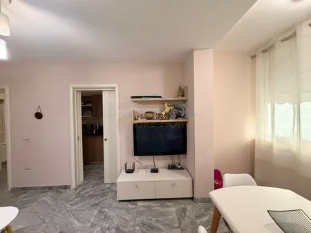 Tirane, jepet me qera apartament 1+1 Kati 2, 80 m² 600 € 