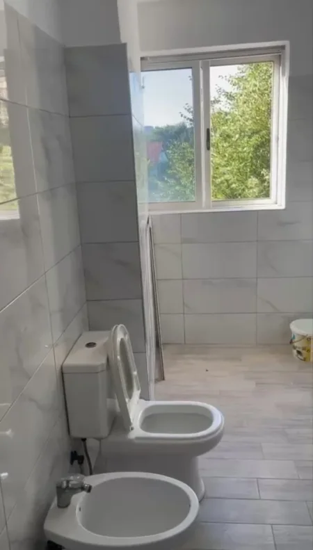 Tirane, jepet me qera apartament 2+1 Kati 3, 70 m² 350 € (Rruga Njazi Meka)