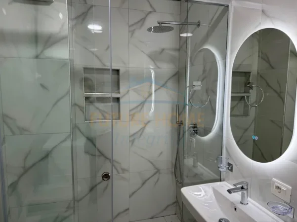 Tirane, jepet me qera apartament 1+1 Kati 4, 58 m² 400 € (Kompleksi Tom Doshi)