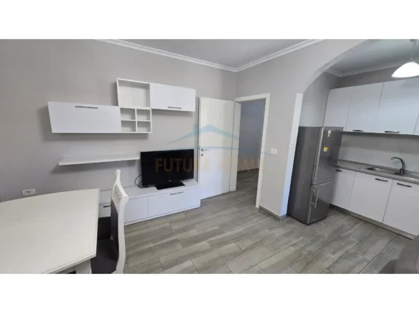 Tirane, jepet me qera apartament 1+1 Kati 2, 59 m² 500 € (Rruga Irfan Tomini)