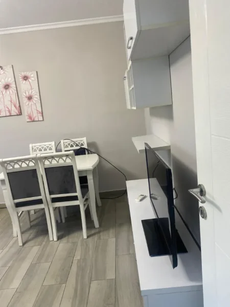 Tirane, jepet me qera apartament 1+1 Kati 3, 65 m² 500 € (Perballe Delijorgjit)