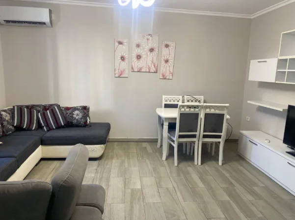 Tirane, jepet me qera apartament 1+1 Kati 3, 65 m² 500 € (Perballe Delijorgjit)