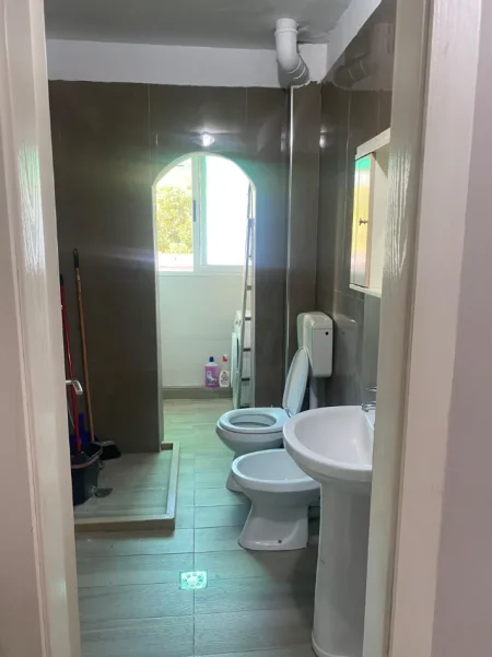 Tirane, jepet me qera apartament 1+1 Kati 3, 65 m² 500 € (Perballe Delijorgjit)