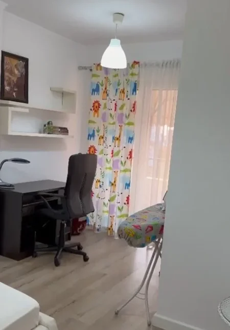 Tirane, jepet me qera apartament 2+1+Ballkon Kati 5, 98 m² 900 € (Brryl)