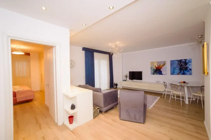 Tirane, jepet me qera apartament 2+1+Ballkon Kati 5, 98 m² 900 € (Brryl)