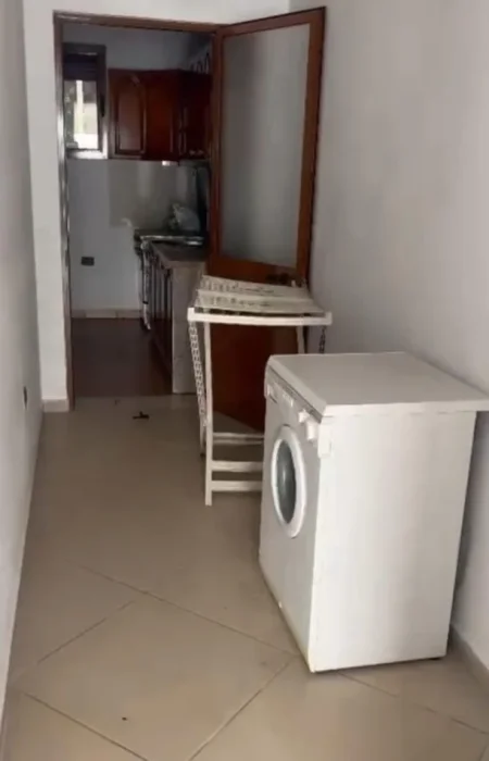 Tirane, jepet me qera apartament 1+1 Kati 1, 50 m² 250 € (Rruga Myslym Keta)