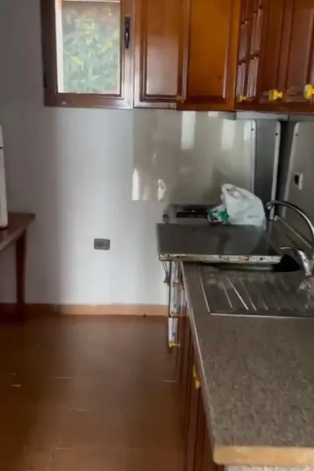 Tirane, jepet me qera apartament 1+1 Kati 1, 50 m² 250 € (Rruga Myslym Keta)